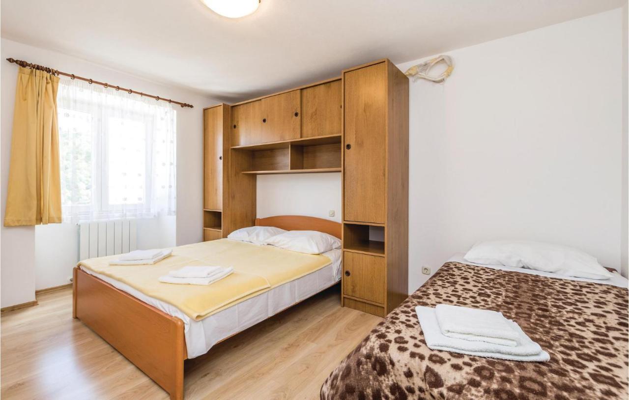Beautiful Apartment In Brsec With Kitchen エクステリア 写真