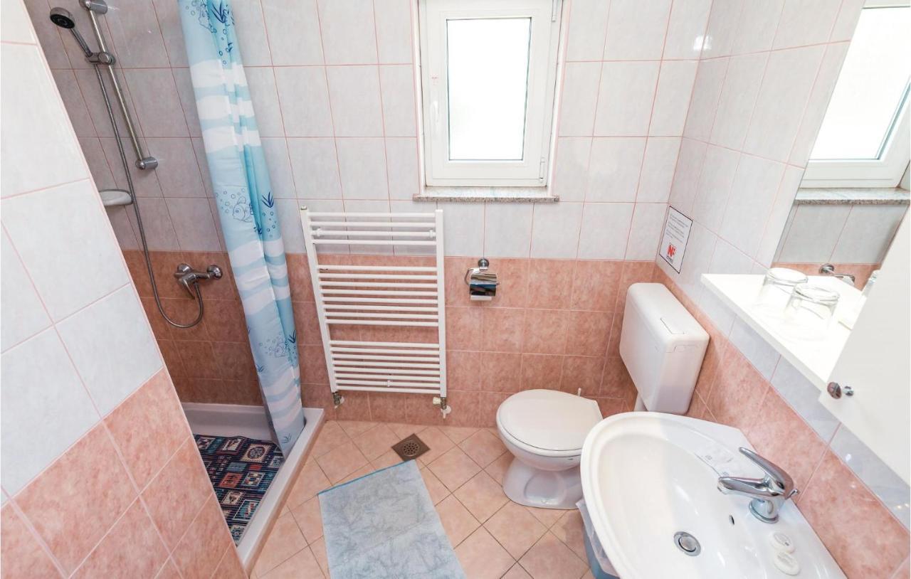 Beautiful Apartment In Brsec With Kitchen エクステリア 写真