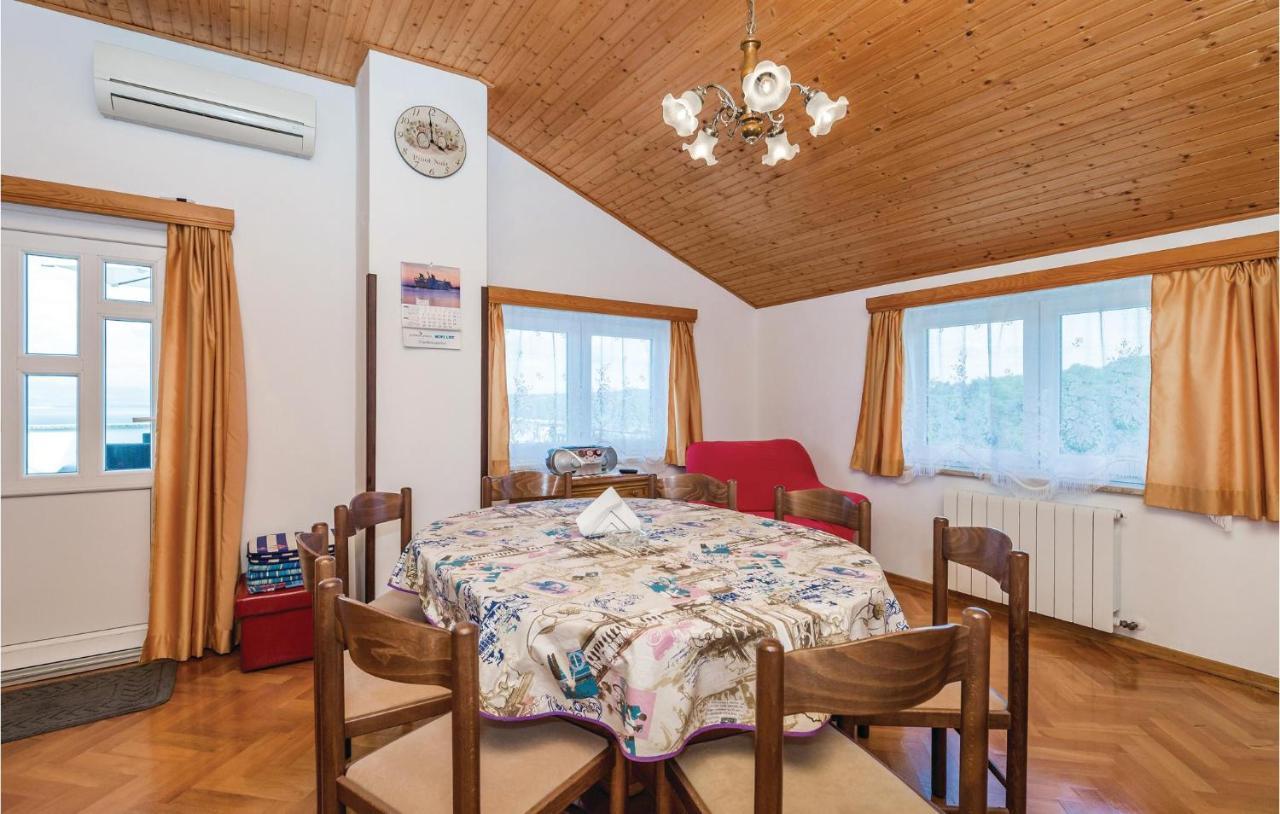 Beautiful Apartment In Brsec With Kitchen エクステリア 写真